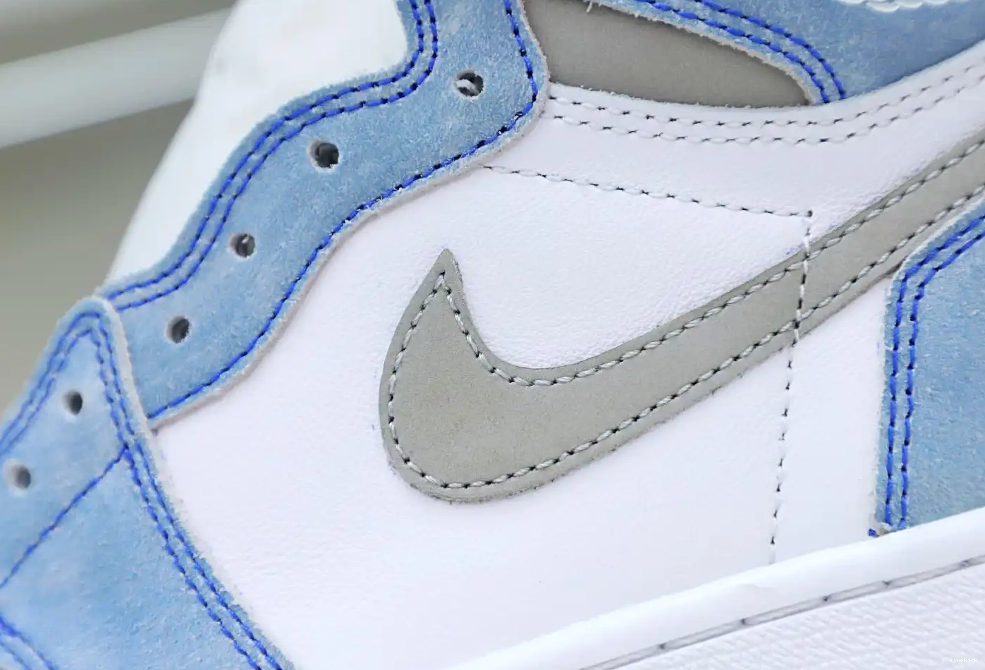 RETRO AIR 1 OG JORDAN 'HYPER ROYAL' HIGH 0328
